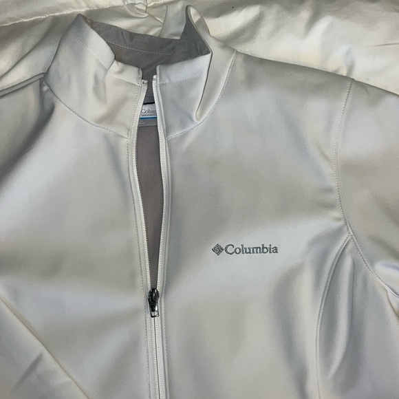 Women’s Columbia Jacket - Picture 2 of 4